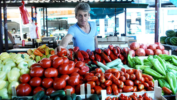 БОГАТА ПОНУДА РОБЕ НА ПИЈАЦАМА: Кило парадајза за 30 динара!